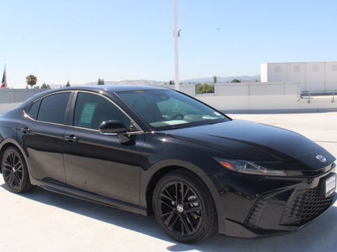 Used 2026 Toyota Camry SE w/ Convenience Package FWD image 2
