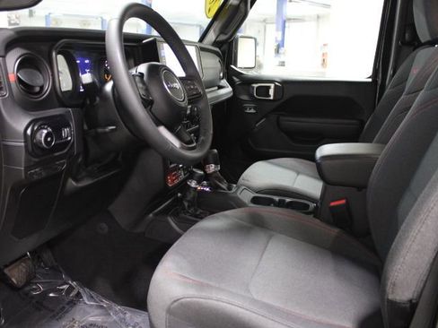 Used 2025 Jeep Wrangler Unlimited Rubicon image 18