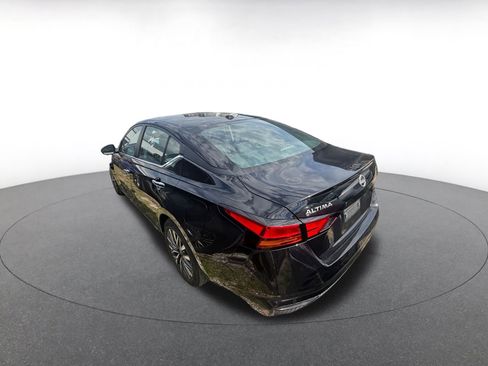 Used 2025 Nissan Altima 2.5 SV FWD image 6
