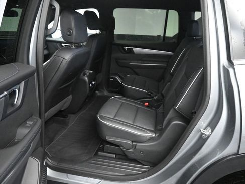 Used 2025 Buick Enclave Preferred w/ Power Package image 17