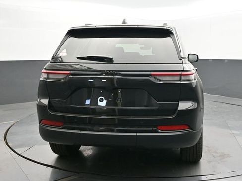 New 2025 Jeep Grand Cherokee Laredo image 5