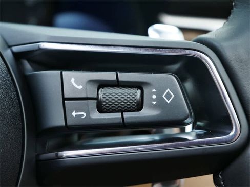 Used 2025 Porsche Macan image 21