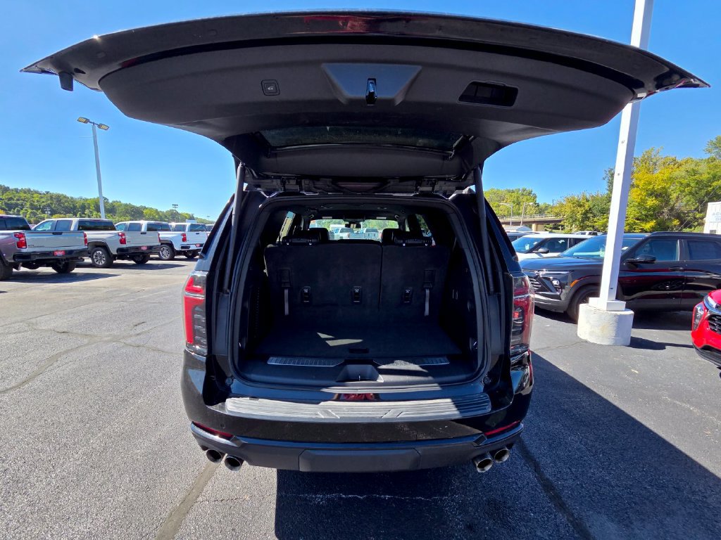 Used 2025 Chevrolet Tahoe Z71 AWD/4WD image 32