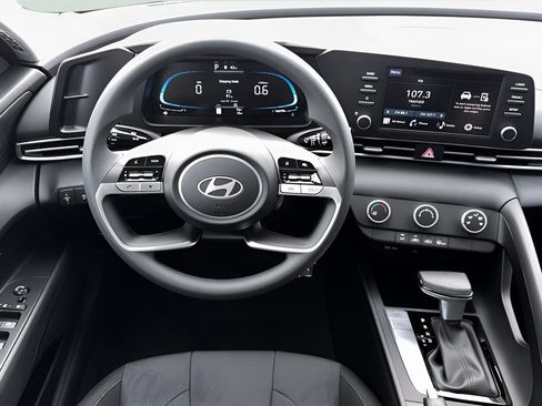 Used 2026 Hyundai Elantra SE w/ Cargo Package image 16