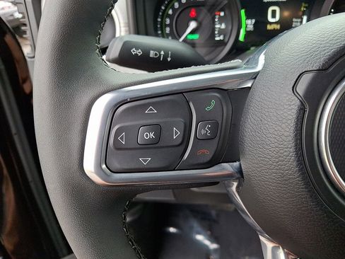 Used 2025 Jeep Wrangler Unlimited Sahara image 20