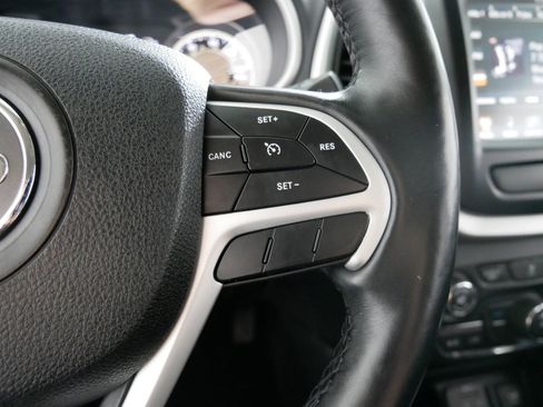 Used 2018 Jeep Cherokee Latitude Plus w/ Cold Weather Group image 28