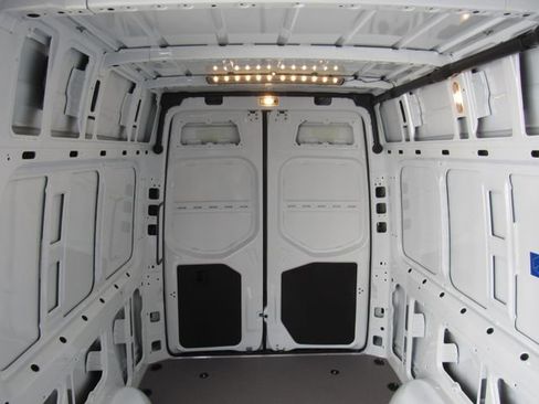 Used 2025 Mercedes-Benz Sprinter 2500 image 24