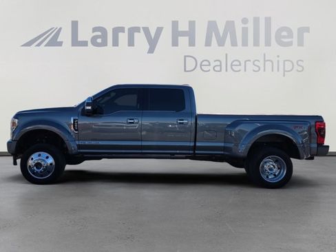 Certified 2022 Ford F450 Platinum w/ FX4 Off-Road Package image 2