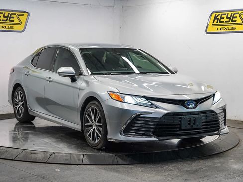 Used 2022 Toyota Camry XLE FWD image 5