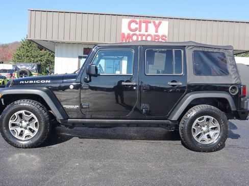 Used 2014 Jeep Wrangler Unlimited Rubicon w/ Connectivity Group AWD/4WD image 10