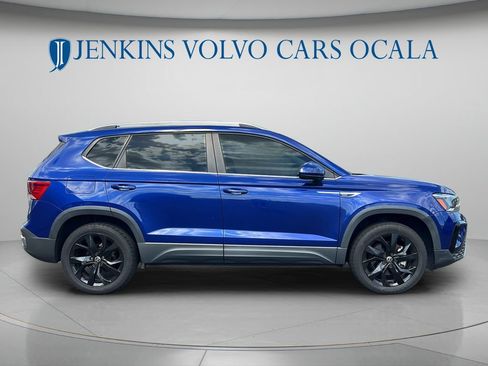 Used 2022 Volkswagen Taos SE w/ IQ.Drive SE Package FWD image 2