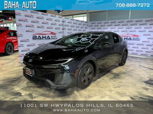 Used 2025 Toyota Prius LE FWD image 1