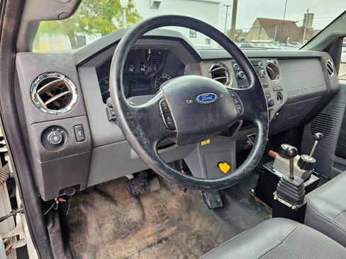 Used 2015 Ford F750 2WD Regular Cab Super Duty image 4