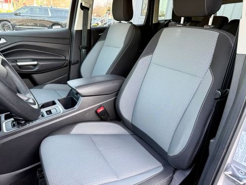 Used 2019 Ford Escape SE image 14