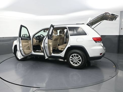 Used 2019 Jeep Grand Cherokee Laredo AWD/4WD image 33