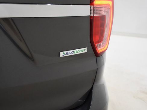 Used 2017 Ford Explorer XLT image 29