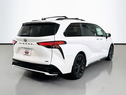 New 2025 Toyota Sienna XSE FWD image 4