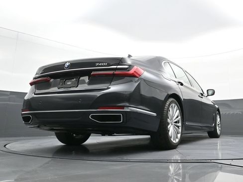 Used 2022 BMW 740i xDrive w/ Premium Package image 27