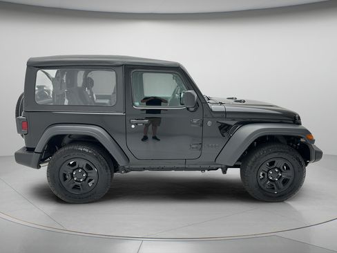 Used 2025 Jeep Wrangler Sport AWD/4WD image 8