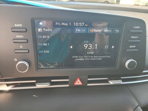 Used 2025 Hyundai Elantra SE FWD image 23
