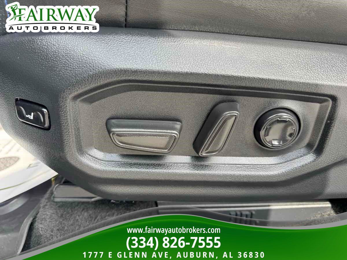 Used 2025 Toyota Sequoia Platinum AWD/4WD image 17