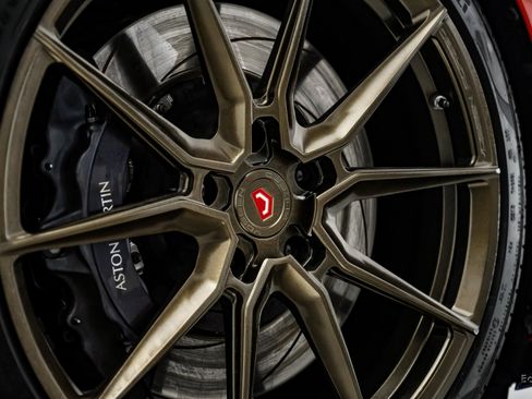 Used 2019 Aston Martin V8 Vantage Coupe image 90