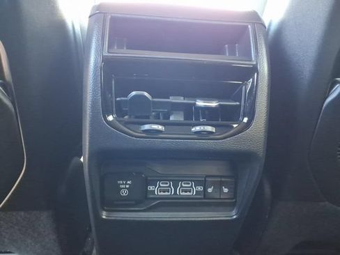Certified 2023 Jeep Grand Cherokee Limited w/ Black Appearance Package AWD/4WD image 18