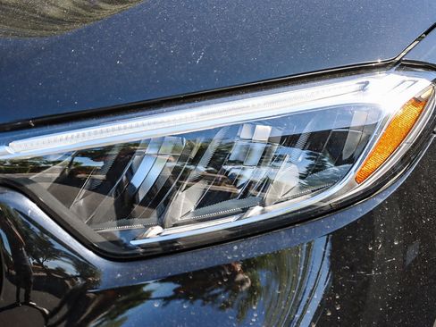 Used 2024 Mercedes-Benz GLC 300 4MATIC image 7