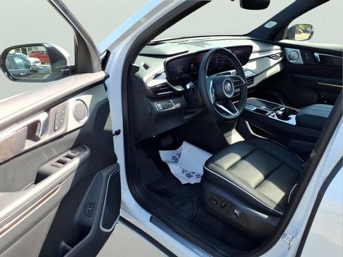 Used 2026 Buick Enclave Avenir w/ Super Cruise Package AWD/4WD image 9