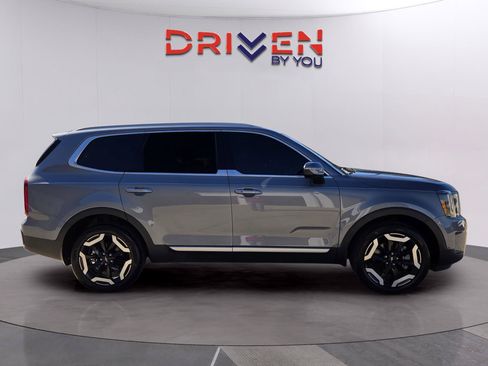 Used 2024 Kia Telluride S w/ S Sunroof Package FWD image 6