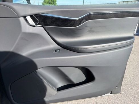 Used 2018 Tesla Model X 75D AWD/4WD image 11