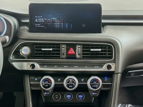 Certified 2023 Genesis G70 2.0T RWD image 15