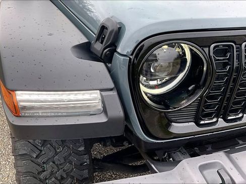 Used 2024 Jeep Wrangler Willys image 28