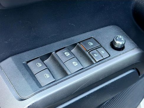 Used 2018 Toyota Tacoma TRD Sport w/ Technology Package image 18