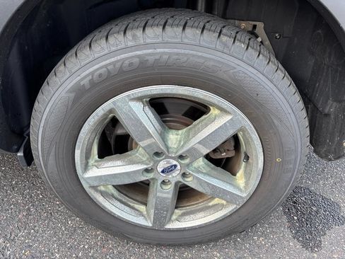 Used 2017 Ford Explorer XLT w/ Equipment Group 202A AWD/4WD image 10