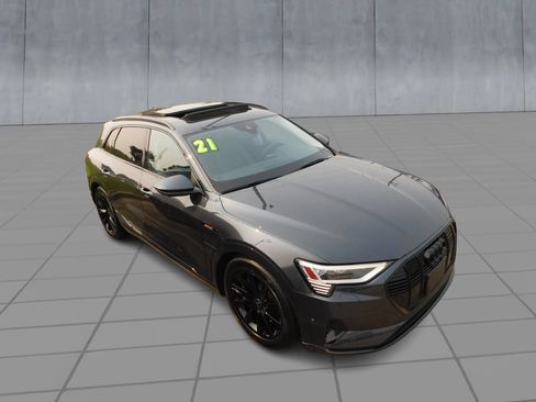 Used 2021 Audi e-tron Premium w/ Convenience Plus Package AWD/4WD image 2