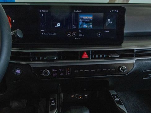 Used 2025 Kia Sorento EX image 4