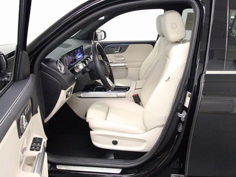 Certified 2025 Mercedes-Benz GLB 250 4MATIC image 17