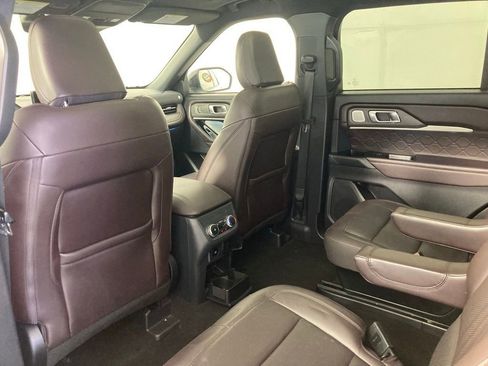 Used 2025 Ford Explorer Platinum w/ LUX Leather Package AWD/4WD image 14