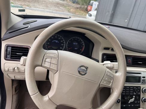 Used 2009 Volvo V70 image 13
