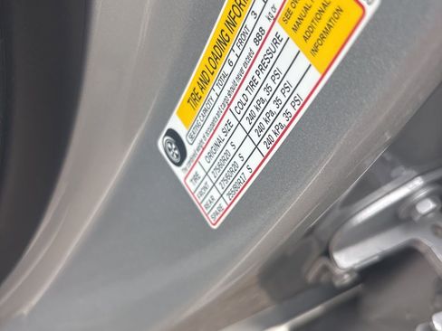 Used 2021 Chevrolet Silverado 1500 Custom image 1