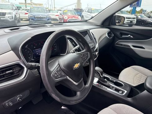 Used 2022 Chevrolet Equinox LS w/ LS Convenience Package FWD image 9