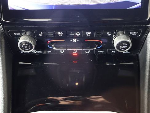 Used 2022 Jeep Grand Cherokee Overland w/ Luxury Tech Group IV image 53