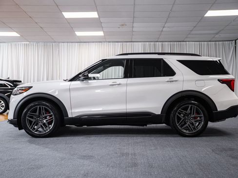 Certified 2025 Ford Explorer ST w/ Sun And Sound Package AWD/4WD image 5