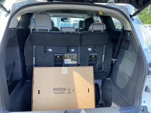 New 2026 Toyota Sienna XLE FWD image 5