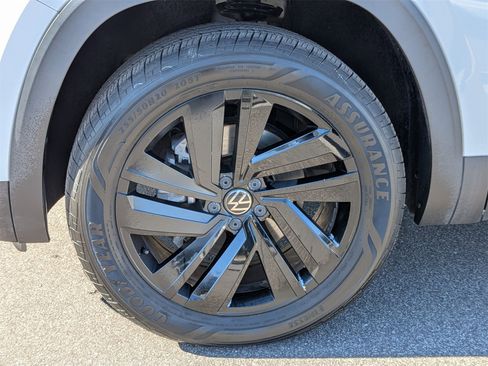 Used 2022 Volkswagen Atlas Cross Sport SE image 10