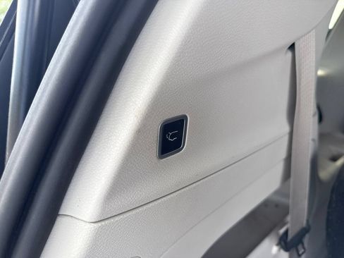 Used 2017 Chrysler Pacifica Touring-L Plus FWD image 5