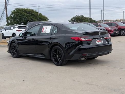 Used 2025 Toyota Camry SE FWD image 8