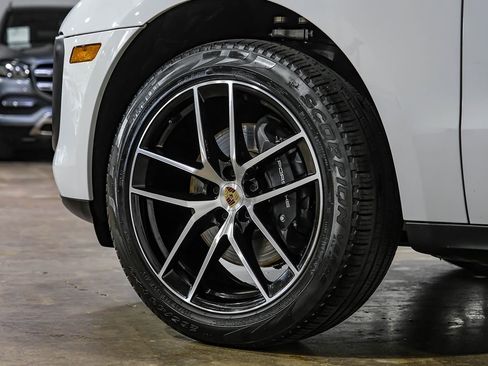 Used 2024 Porsche Macan AWD/4WD image 73