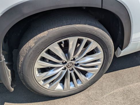 Used 2023 Toyota Highlander Platinum AWD/4WD image 9